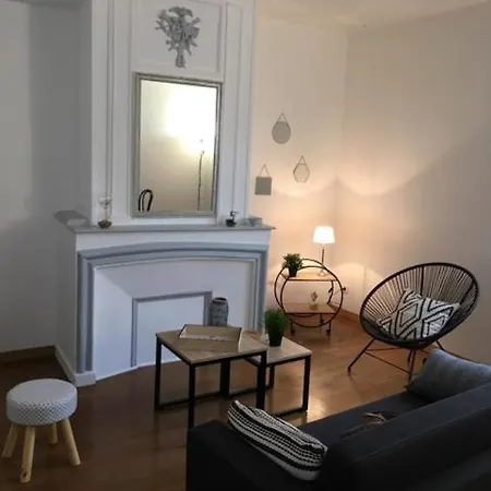 T2 Cour Du Temple Plein Centre La Rochelle דירה